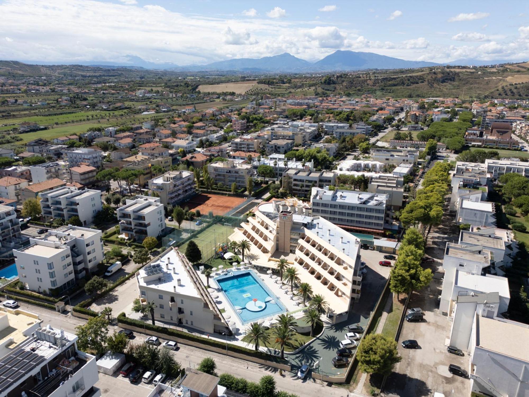 Park Hotel & Dependance Con Spiaggia マルティンシクーロ エクステリア 写真